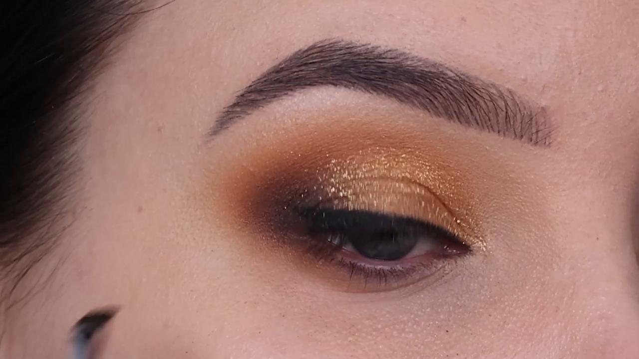 Video thumbnail for Golden Smoked Eye Makeup Tutorial | Perfect Bridal Glam Eye Look