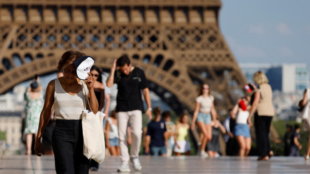 'Video thumbnail for Europe suffocates under an intense heatwave'