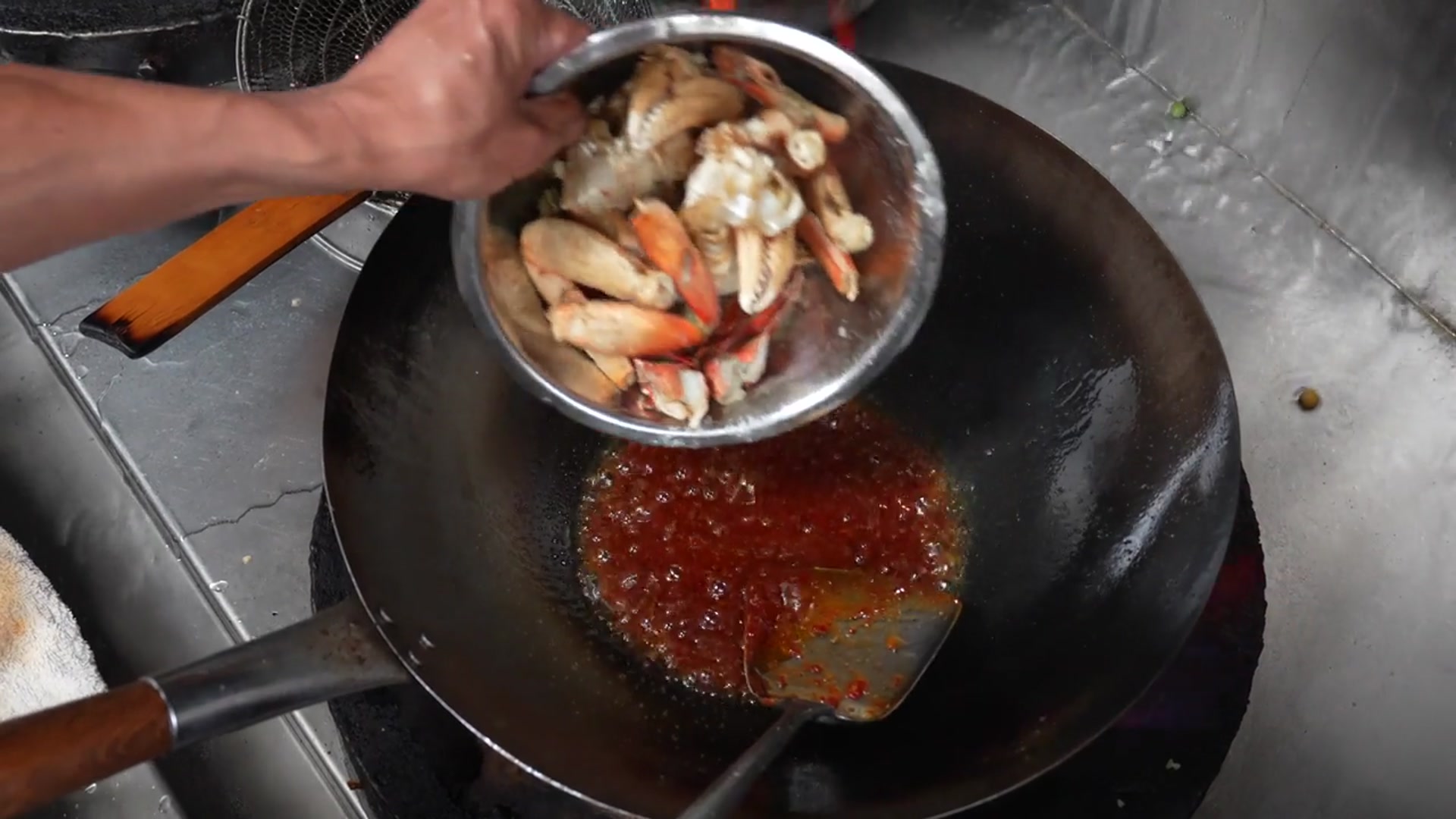 'Video thumbnail for Toronto's #1 Chilli Crab  Canada's Seafood Meets China's Wok ft.@InstaNoodls'