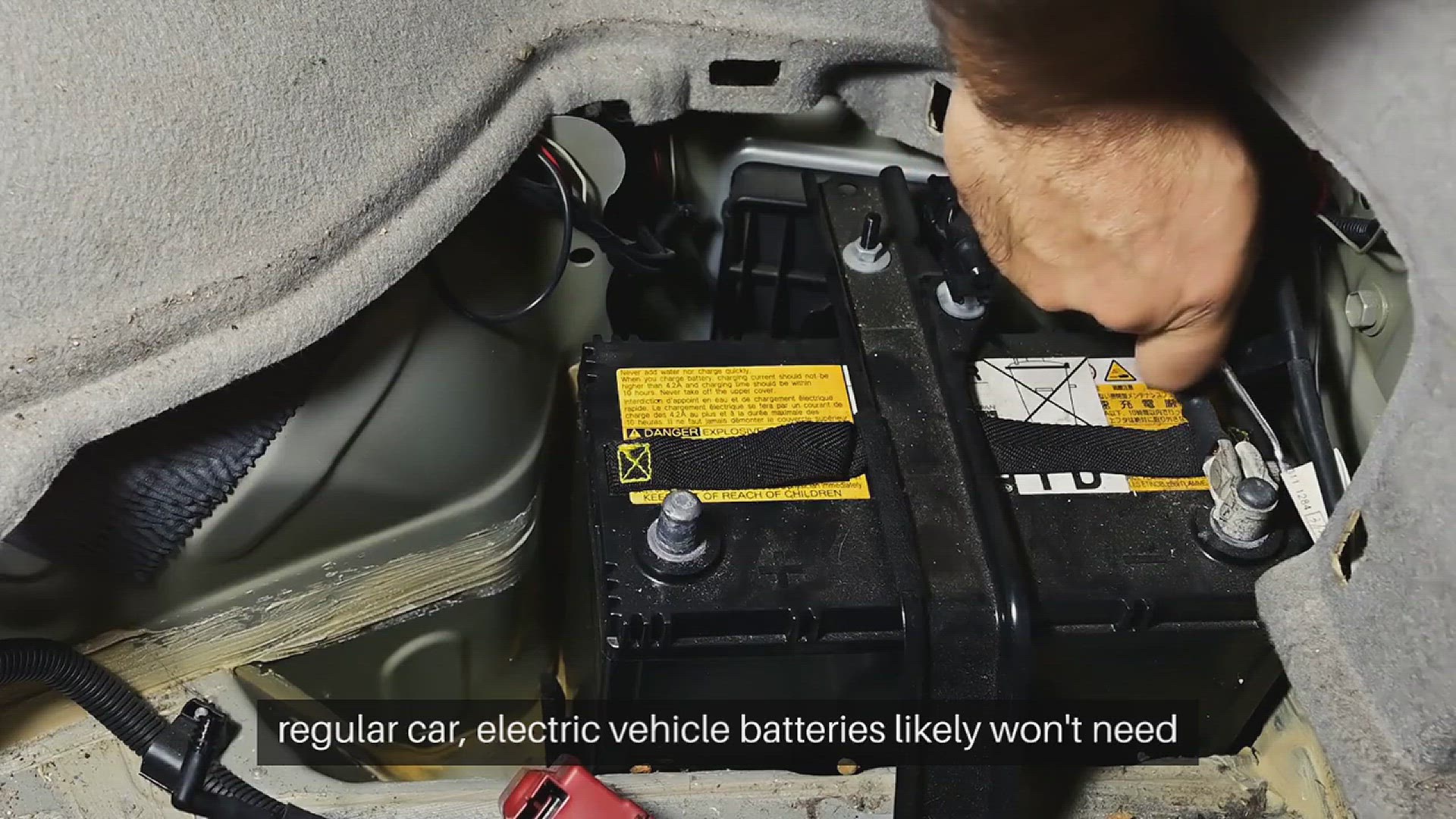 'Video thumbnail for Do electric car batteries need replacing? Is it expensive?'
