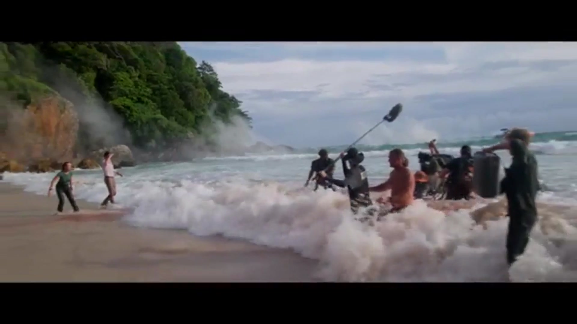 'Video thumbnail for Jurassic World Rebirth: Shooting On Film (Featurette)'