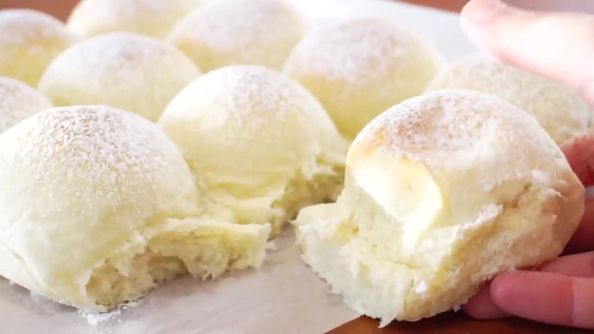 Video thumbnail for Fluffy Japanese Milk Bread Recipe ( The SOFTEST Dinner Rolls Recipe ) ふわふわミルクパン(720P_HD)