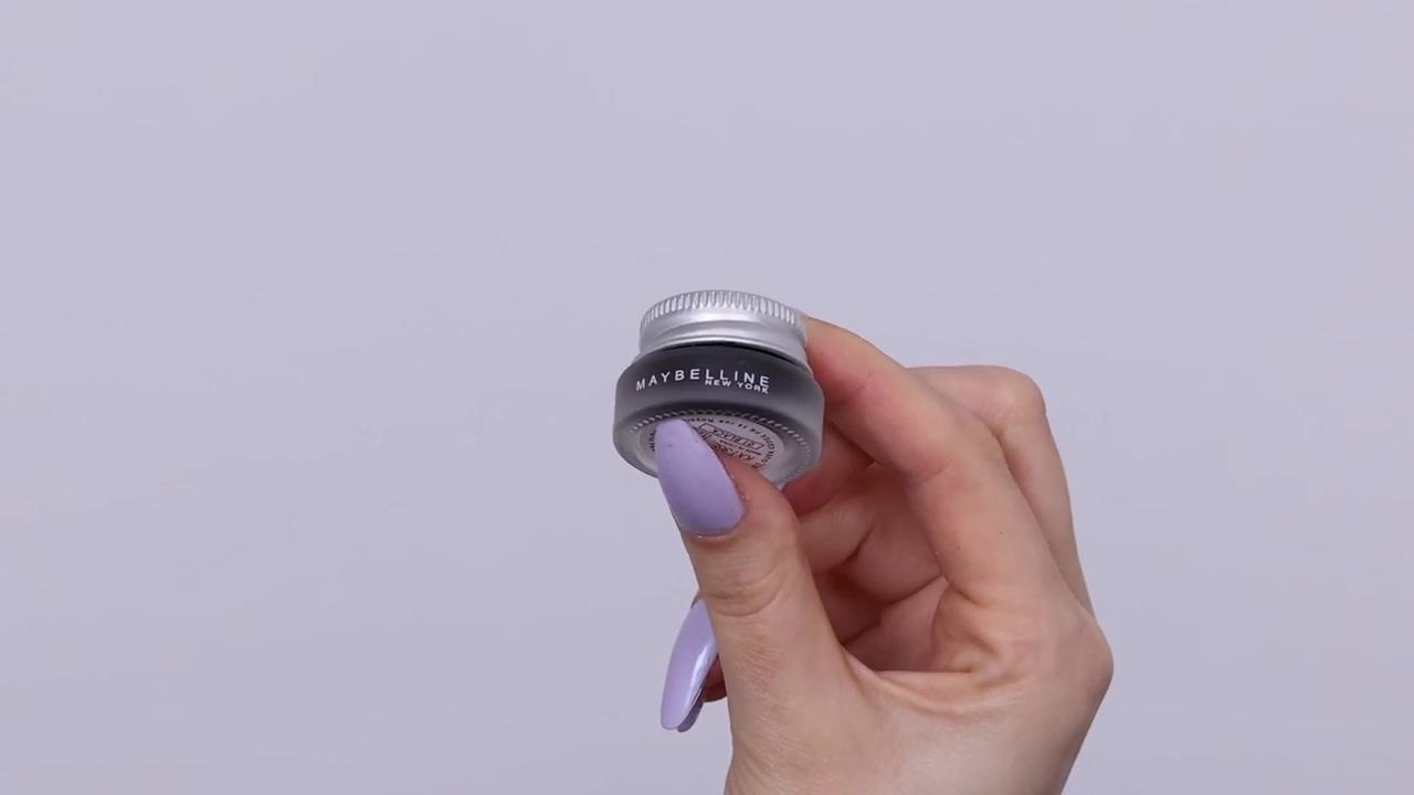 Video thumbnail for Tips And Tricks To Achieve Perfectly Defined Black Smokey Eyes Tutorial