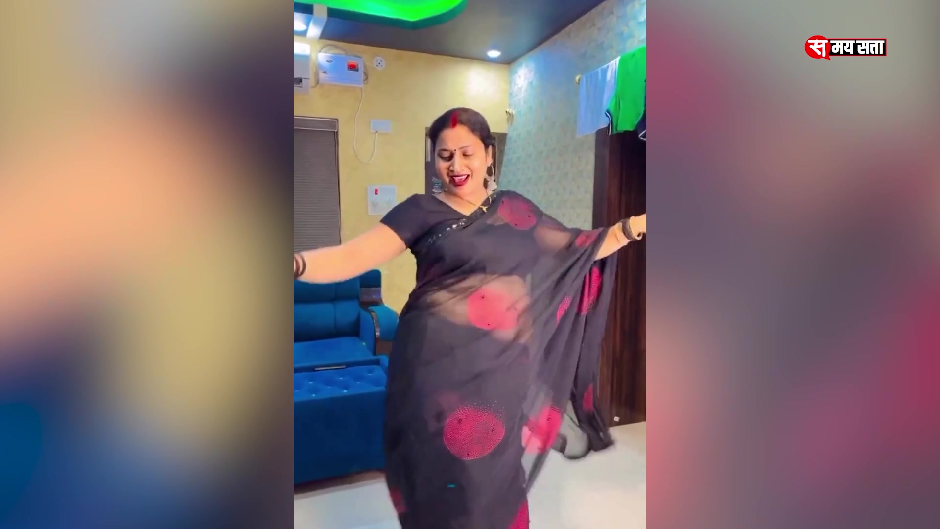 Video thumbnail for Desi Bhabhi Dance Video: भोजपुरी गाने में देसी भाभी ने लगाया कातिलाना ठुमका, हर कोई हो रहा दीवाना