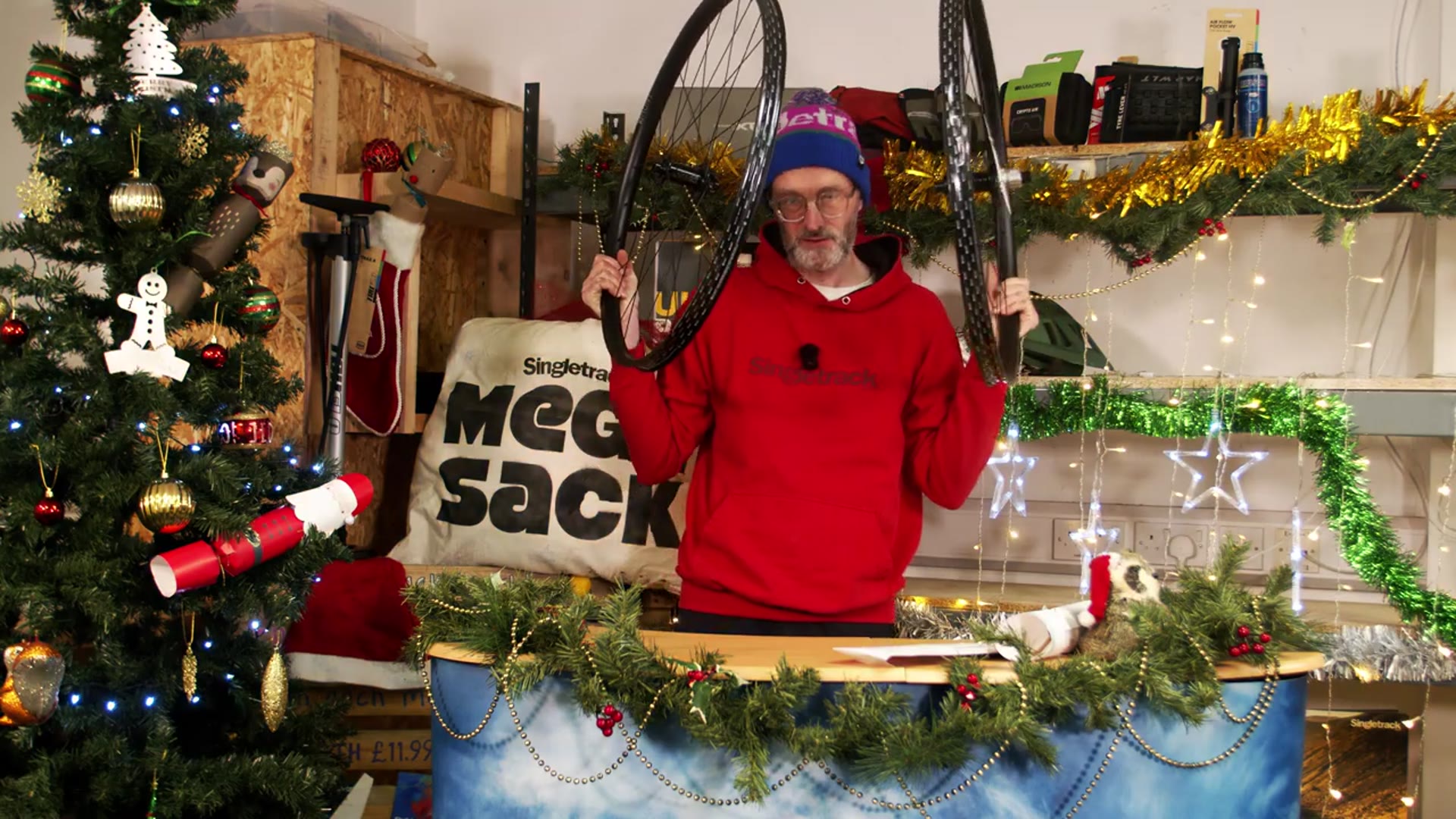 'Video thumbnail for MegaSack Day 6  Win this HUNT Trail Wide Wheelset worth £500!'