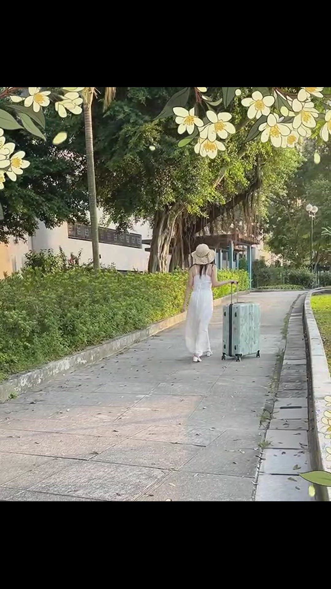 Video thumbnail for NaSaDen納莎登新無憂【Toilette淡香系列】獨特印花聯名款拉鍊行李箱