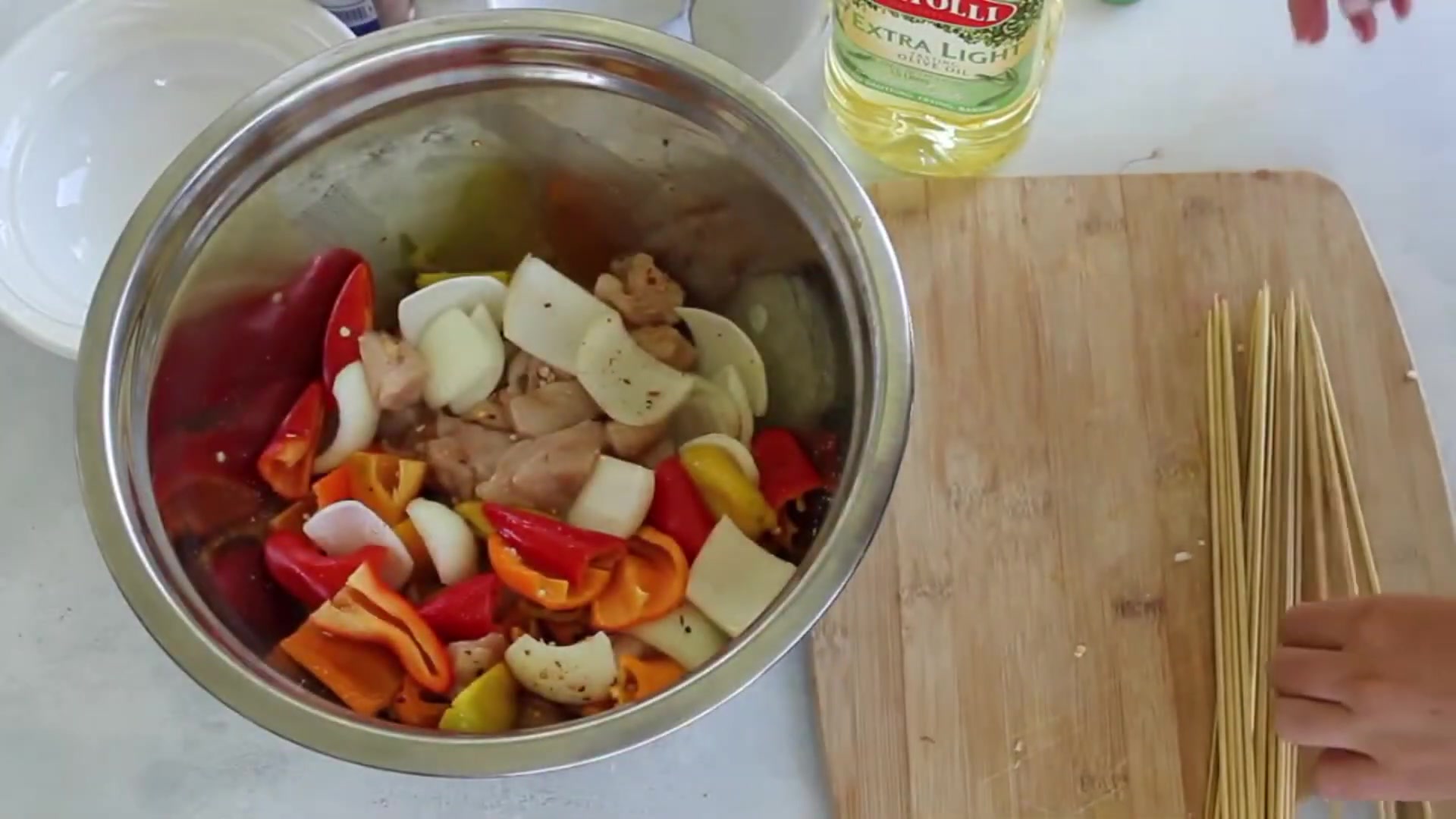 'Video thumbnail for How to make chicken fajita kabobs'