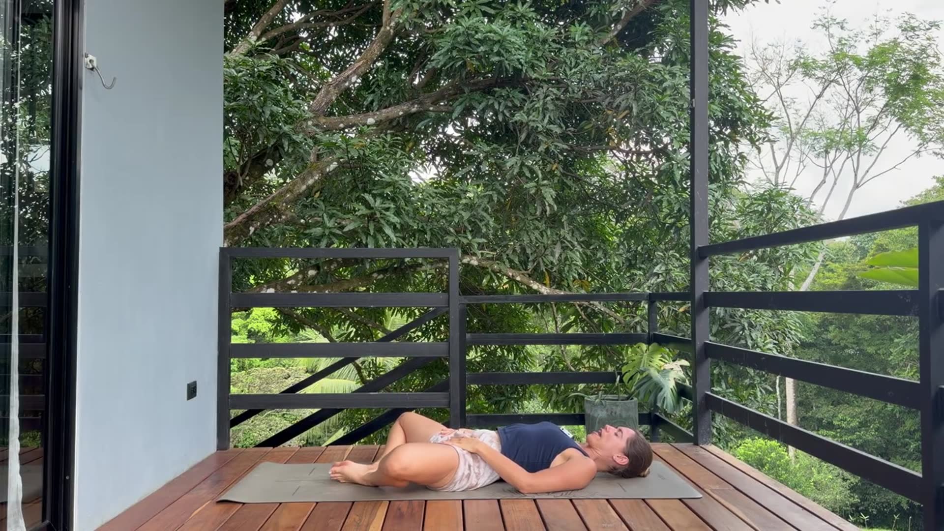 Video thumbnail for 30 Day Yoga Challenge Day 7 : Yoga for Tight Hamstrings (15 Min)