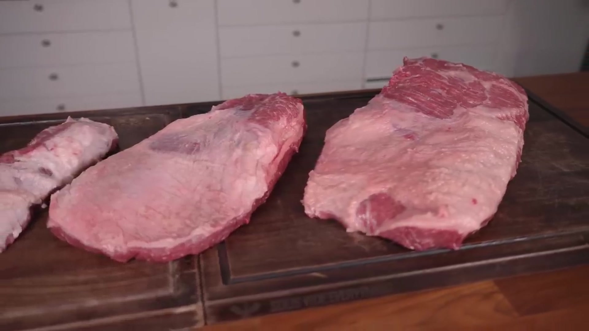 Video thumbnail for Brisket Battle_ Wagyu vs Bison vs Pork vs Lamb(720P_HD)