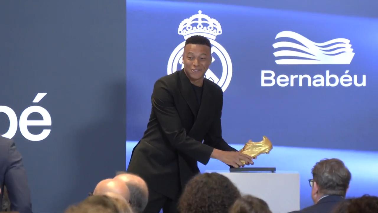 Video thumbnail for 'Today is a great day' Mbappe on winning Golden Boot award