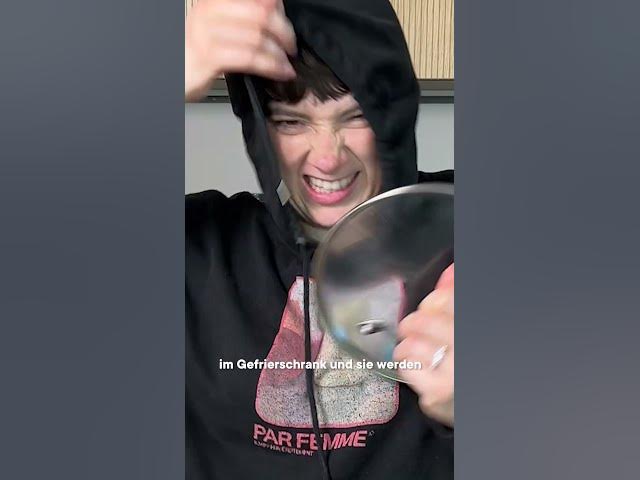 'Video thumbnail for Schießen dir auch beim Zwiebel schneiden die Tränen in die Augen? Dann ist das der PERFEKTE HACK!'