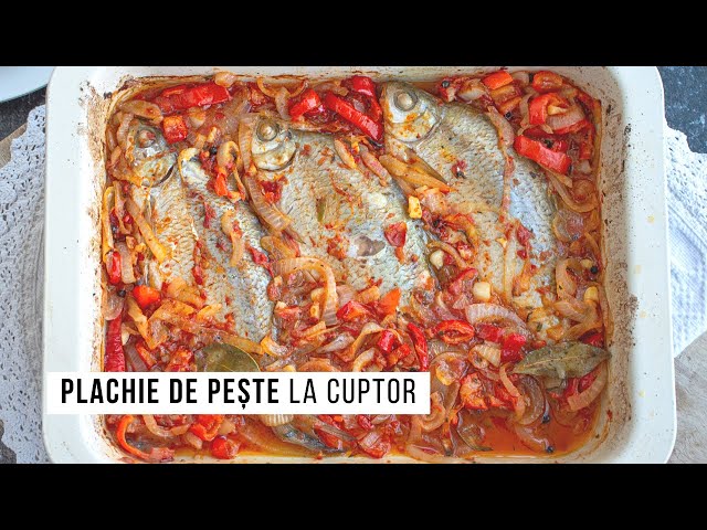 'Video thumbnail for Plachie de pește cu mămăliguță. Rețeta de pește la cuptor cu ceapă și ardei gras | Bucate Aromate'