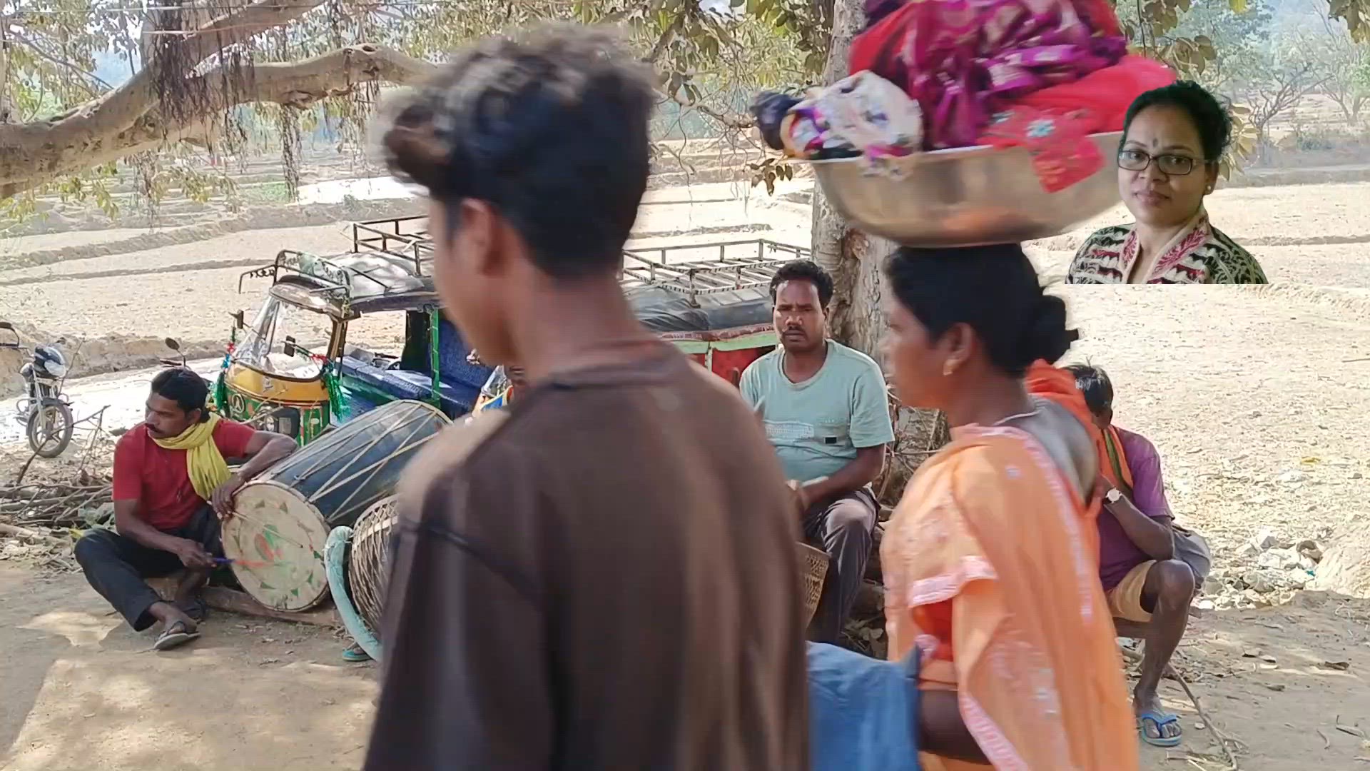 'Video thumbnail for पारंपरिक झारखंड खड़िया आदिवासी संगीत और नृत्य Traditional Kharia Adivasi Music & Dance'