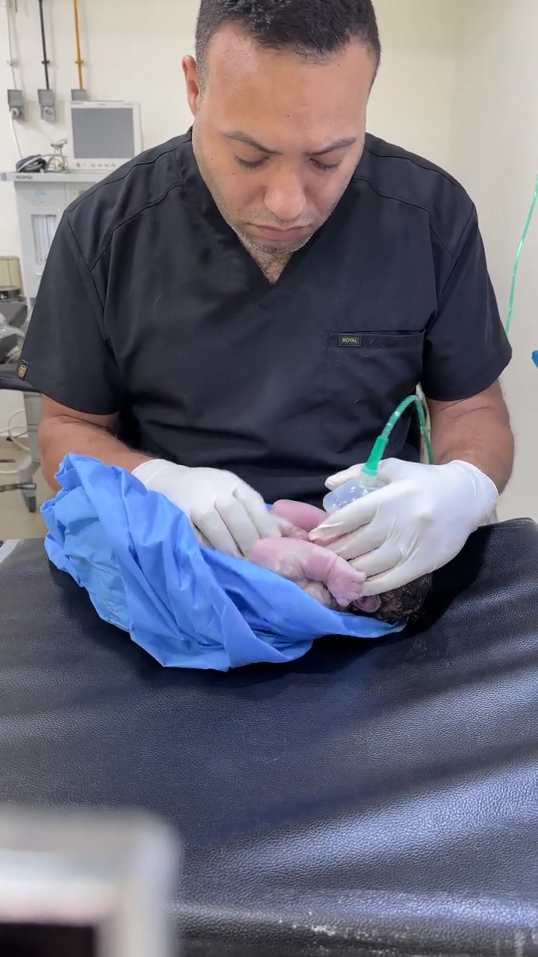 Video thumbnail for baby colour change and cry(720P_HD)