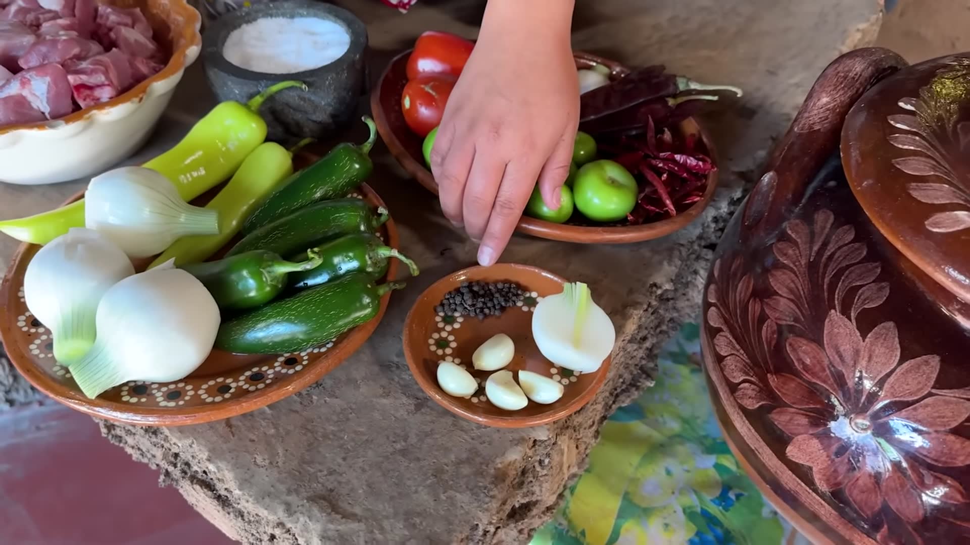 Video thumbnail for El Verdadero Encebollado De Puerco_ La Cocina En El Rancho(720P_HD)