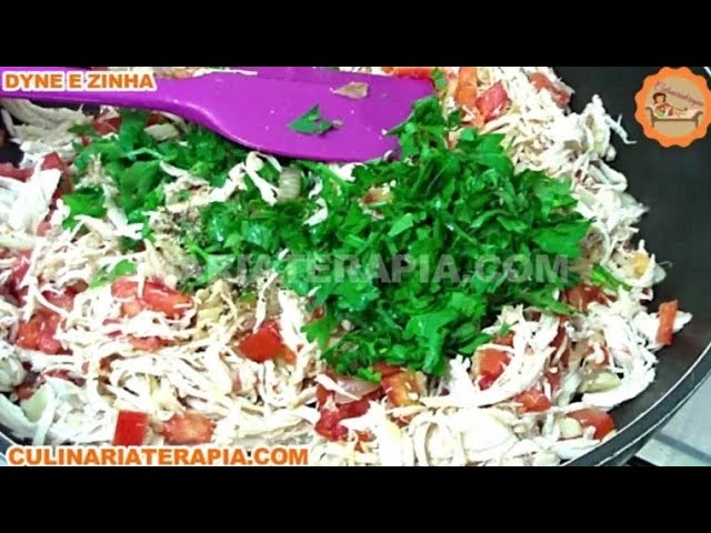 'Video thumbnail for O MEU FAMOSO RECHEIO DE FRANGO | Frango desfiado e refogado para recheios'