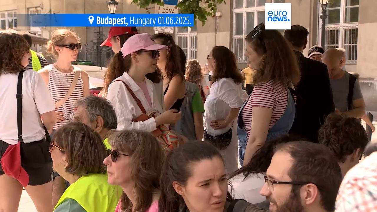 'Video thumbnail for Thousands march in silence in Budapest to protest against 'transparency bill''
