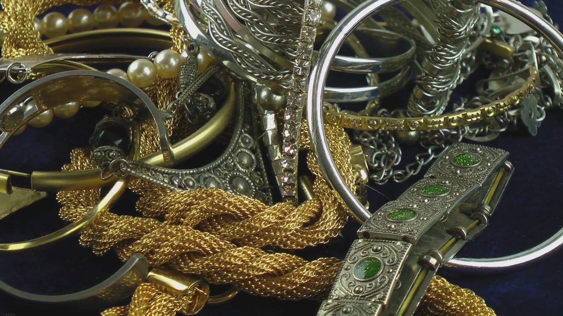 Video thumbnail for How to Accessorize One Shoulder Dress 2023 info