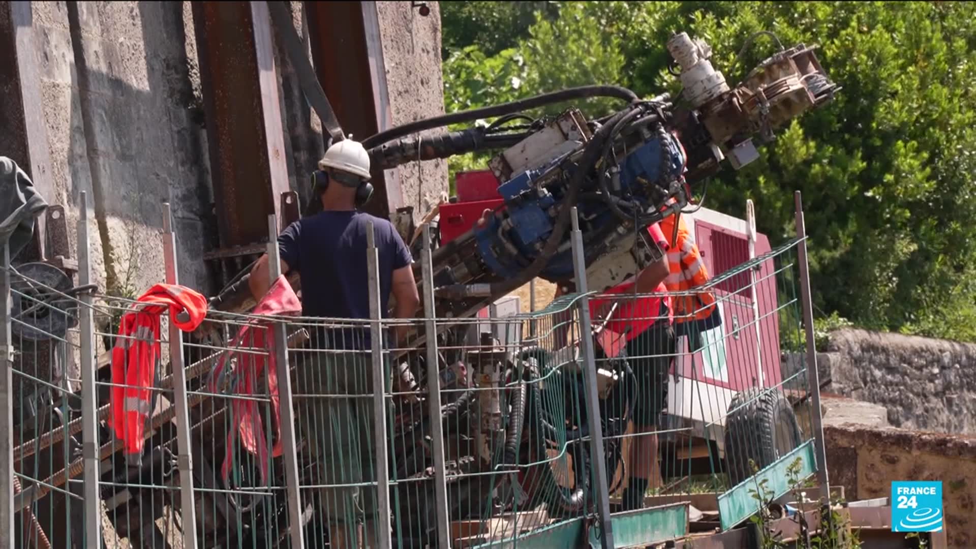 'Video thumbnail for France: Loire castles at risk due to climate change'
