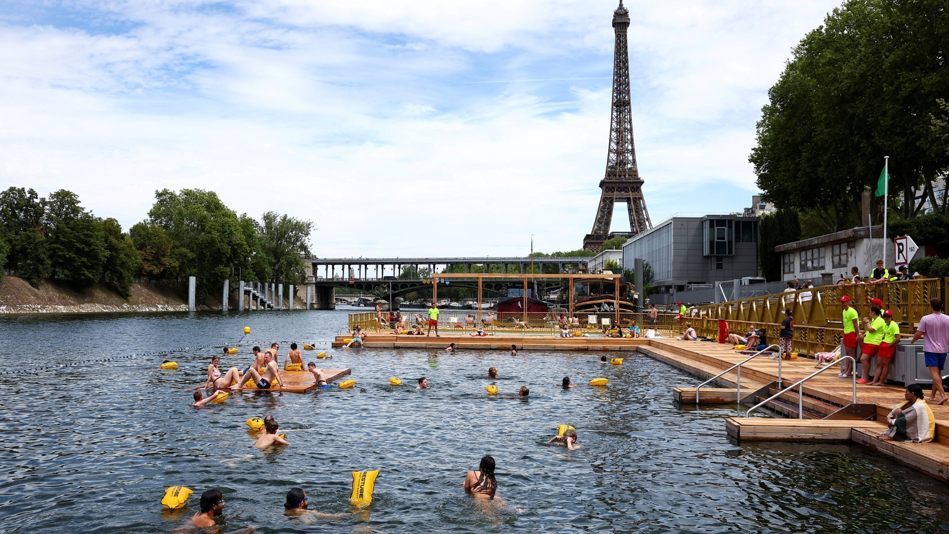 'Video thumbnail for Paris opens Seine for swimming after 100 years'