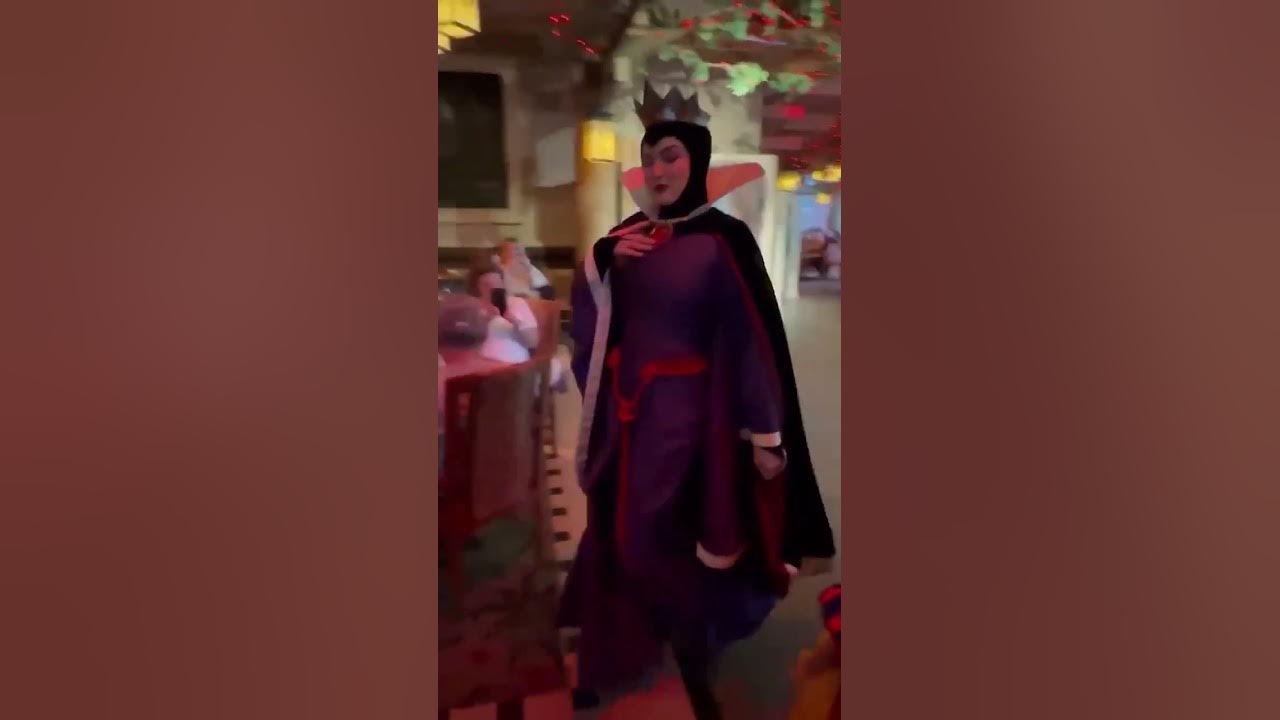 'Video thumbnail for Storybook Dining with Snow White and Company at Walt Disney World'