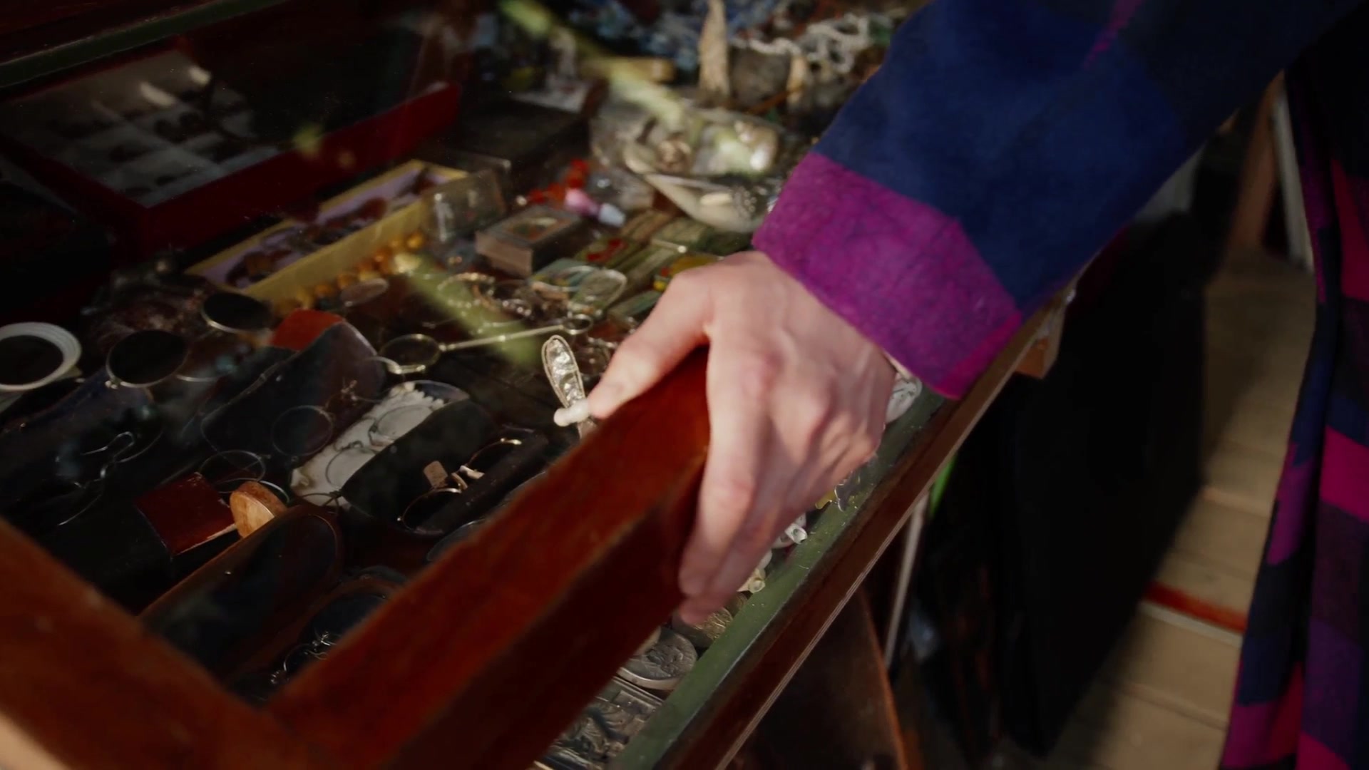 Video thumbnail for Viral TikTok Gadgets Review – Genius or Gimmick?