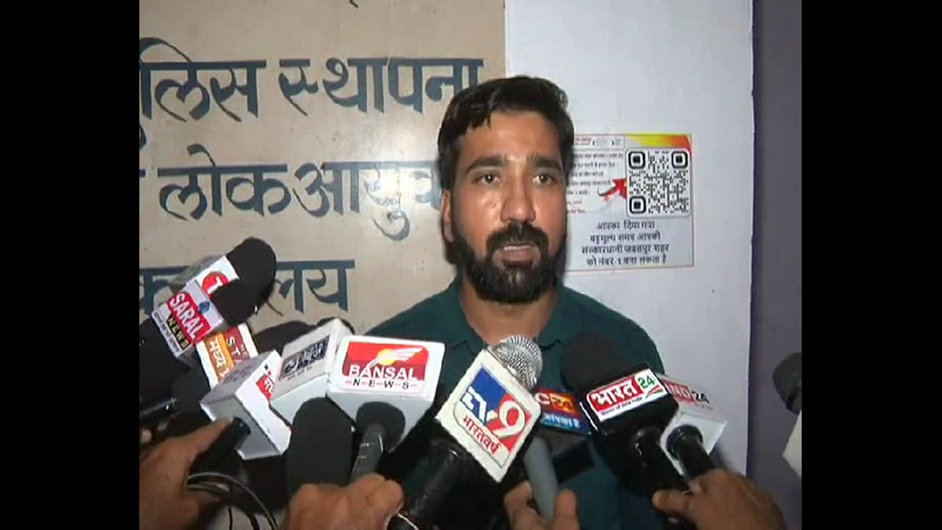 'Video thumbnail for पूर्व आईएएस वेद प्रकाश शर्मा पर लगे भ्रष्टाचार के आरोप, FIR दर्ज'