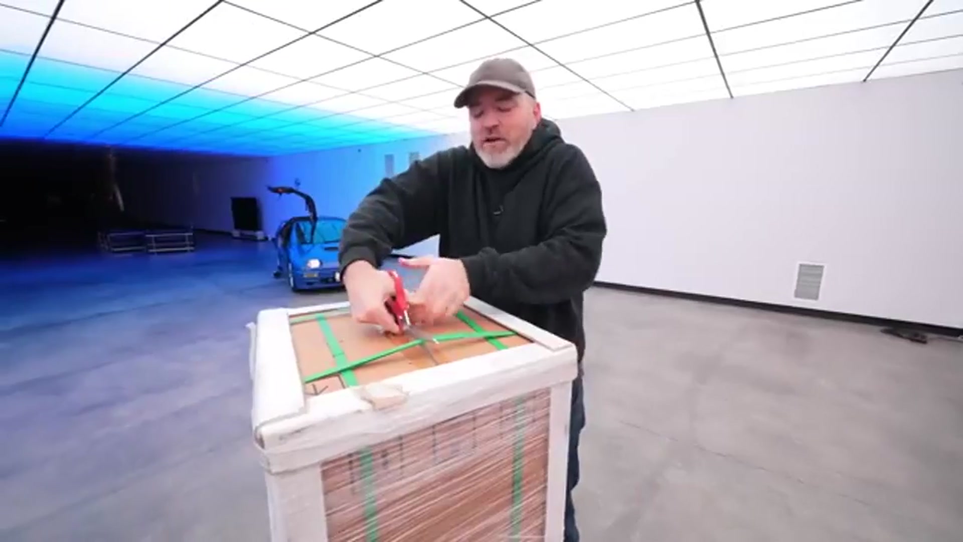 'Video thumbnail for Abby Automated Grow Box Unboxing'