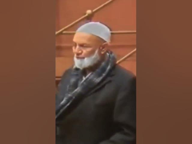 Video thumbnail for Ahmed deedat open  challenge to Christians 1/13.