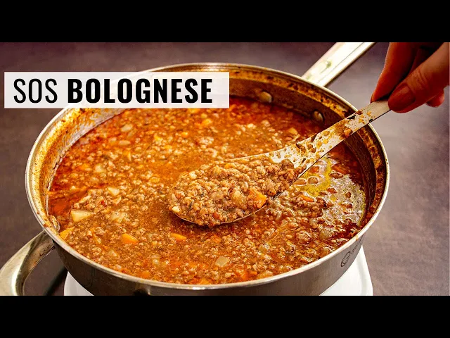 'Video thumbnail for Rețeta italiană de sos ragu bolognese. Cum se face cel mai bun sos din carne tocată de vită și porc.'