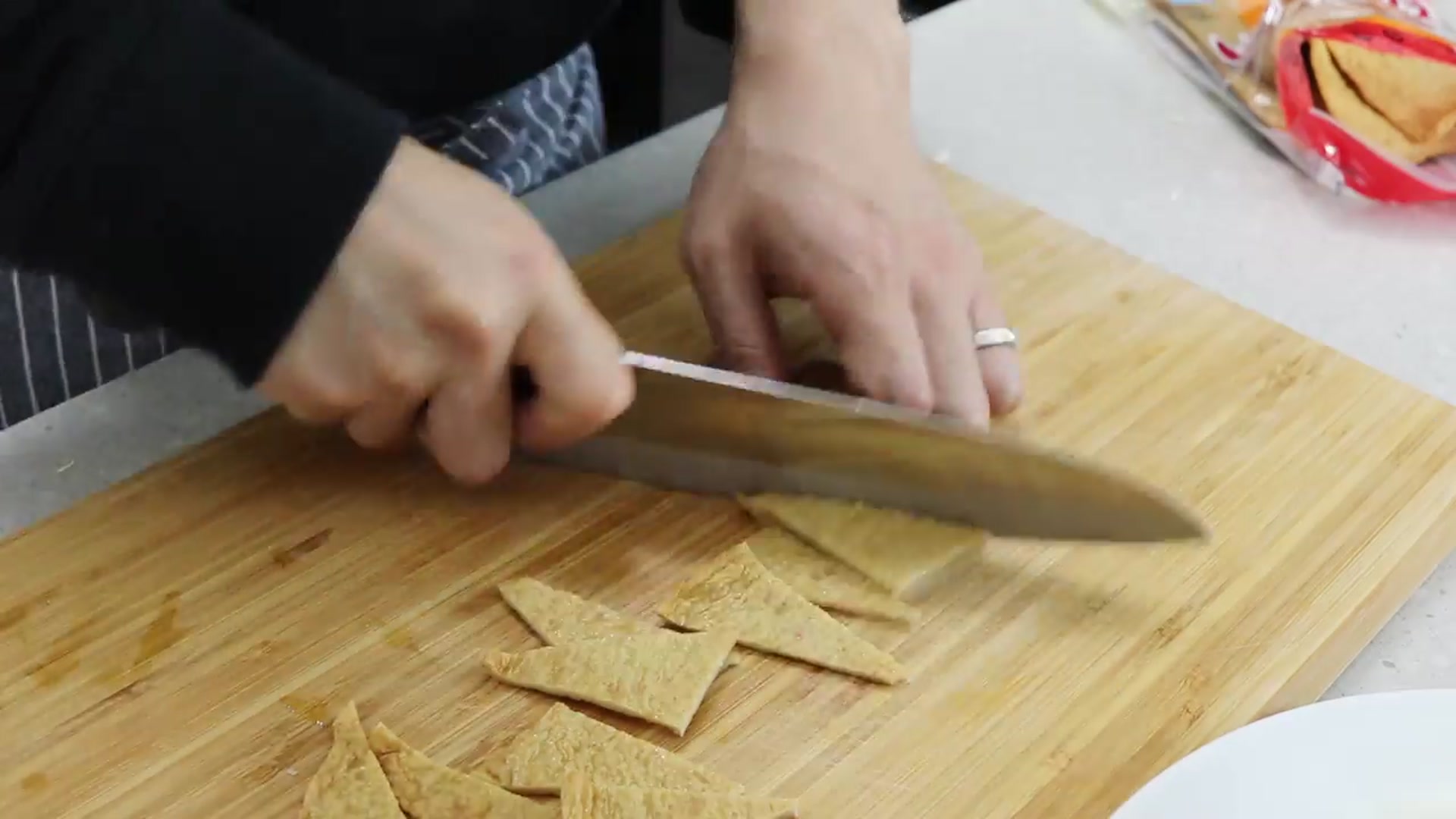 Video thumbnail for 10 Minutes Tteokbokki Recipe Spicy Rice Cake(720P_HD)