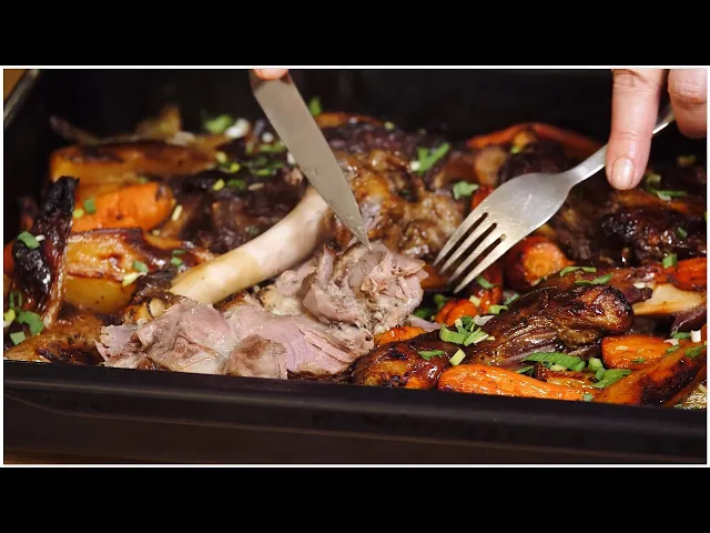 Video thumbnail for Miel în stil libanez (marinat cu iaurt și usturoi) - friptură la cuptor cu legume | Savori Urbane