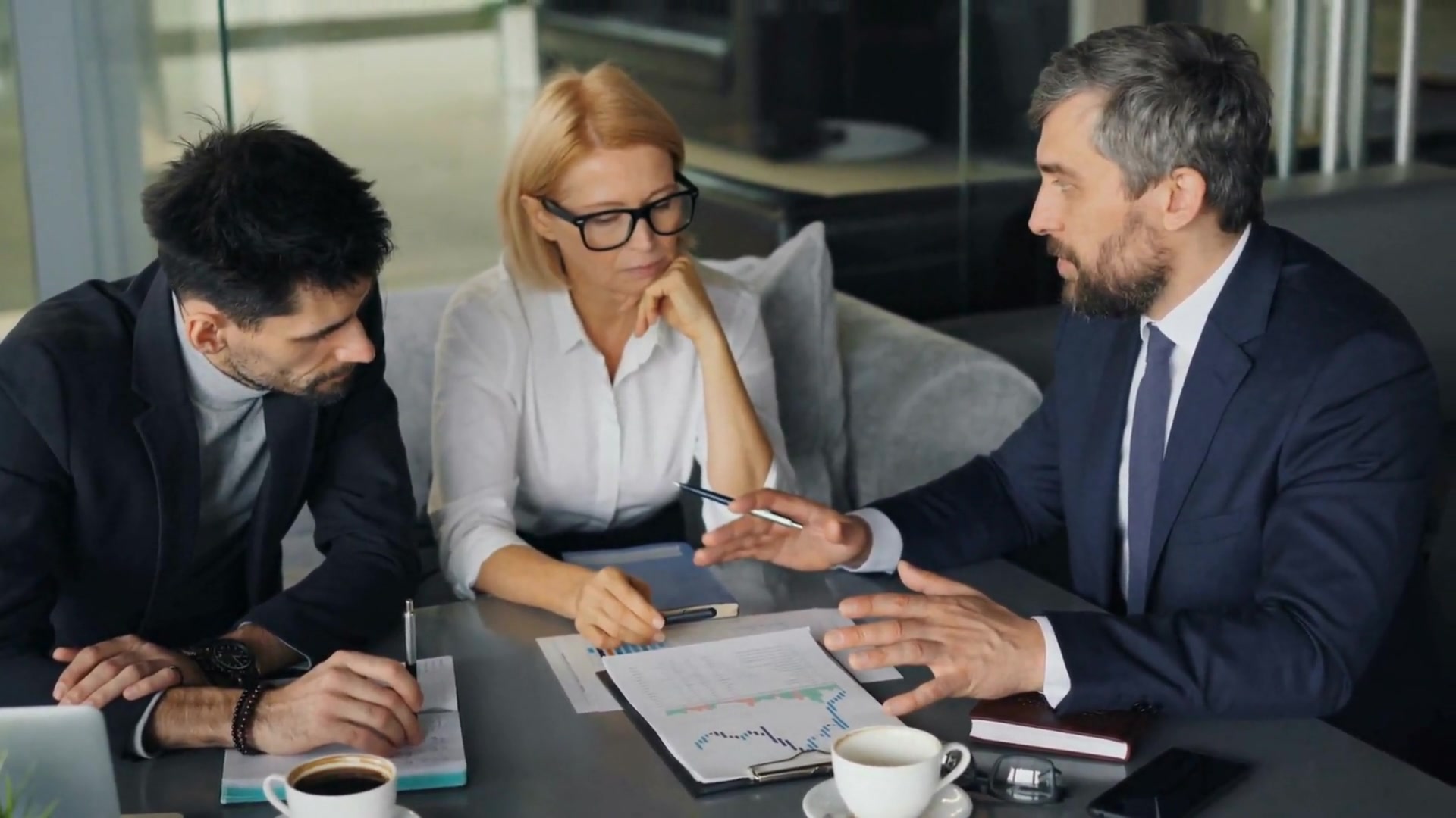 'Video thumbnail for Cómo elegir un consultor de marketing digital en Colombia (Evite errores costosos)'