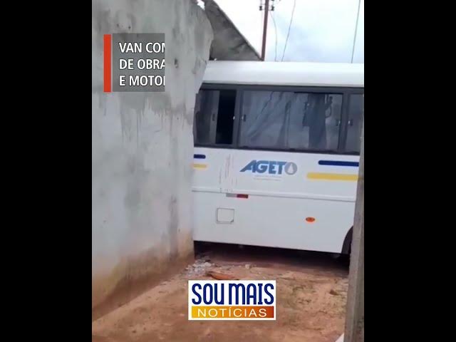 'Video thumbnail for Van com trabalhadores de Agência de Obras do Tocantins invade casa e motorista fica ferido'