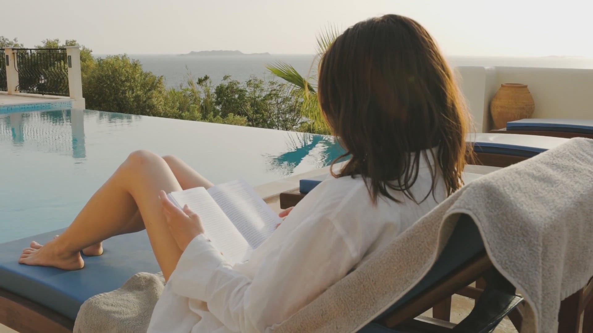 Video thumbnail for Affordable Luxury: How to Book High-End Vacation Rentals on a Budget