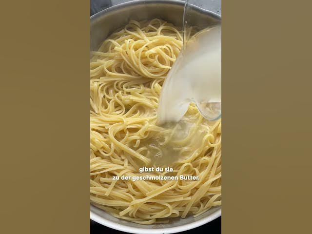 'Video thumbnail for Rezept zum Valentinstag: Trüffelpasta in cremiger Parmesan-Sauce #shorts'