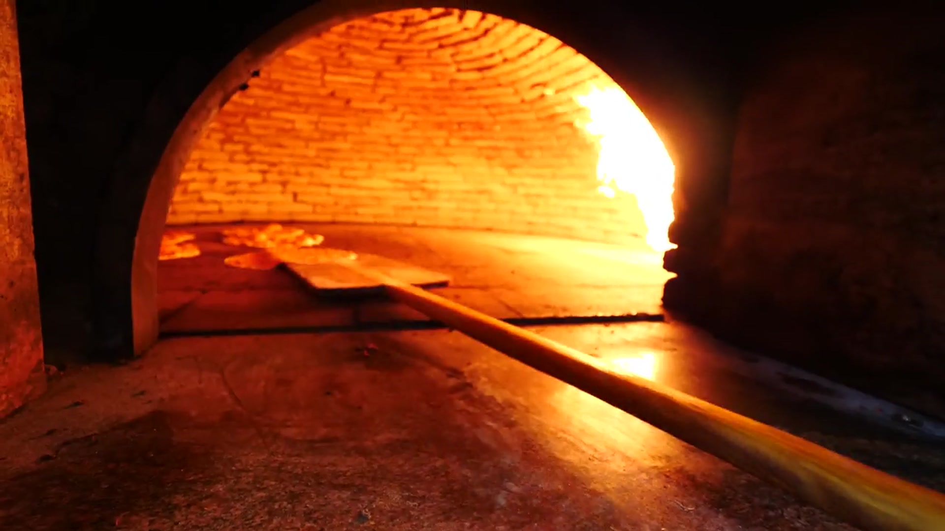 'Video thumbnail for IRAQI PIZZA Lahm Bi Ajeen!! STREET FOOD MASTERS in Mosul, Iraq!!'