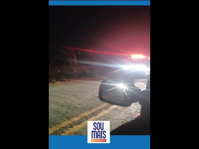 'Video thumbnail for Dois motociclistas morrem após colidir na traseira de caminhão parado e sem sinalização na TO-050'