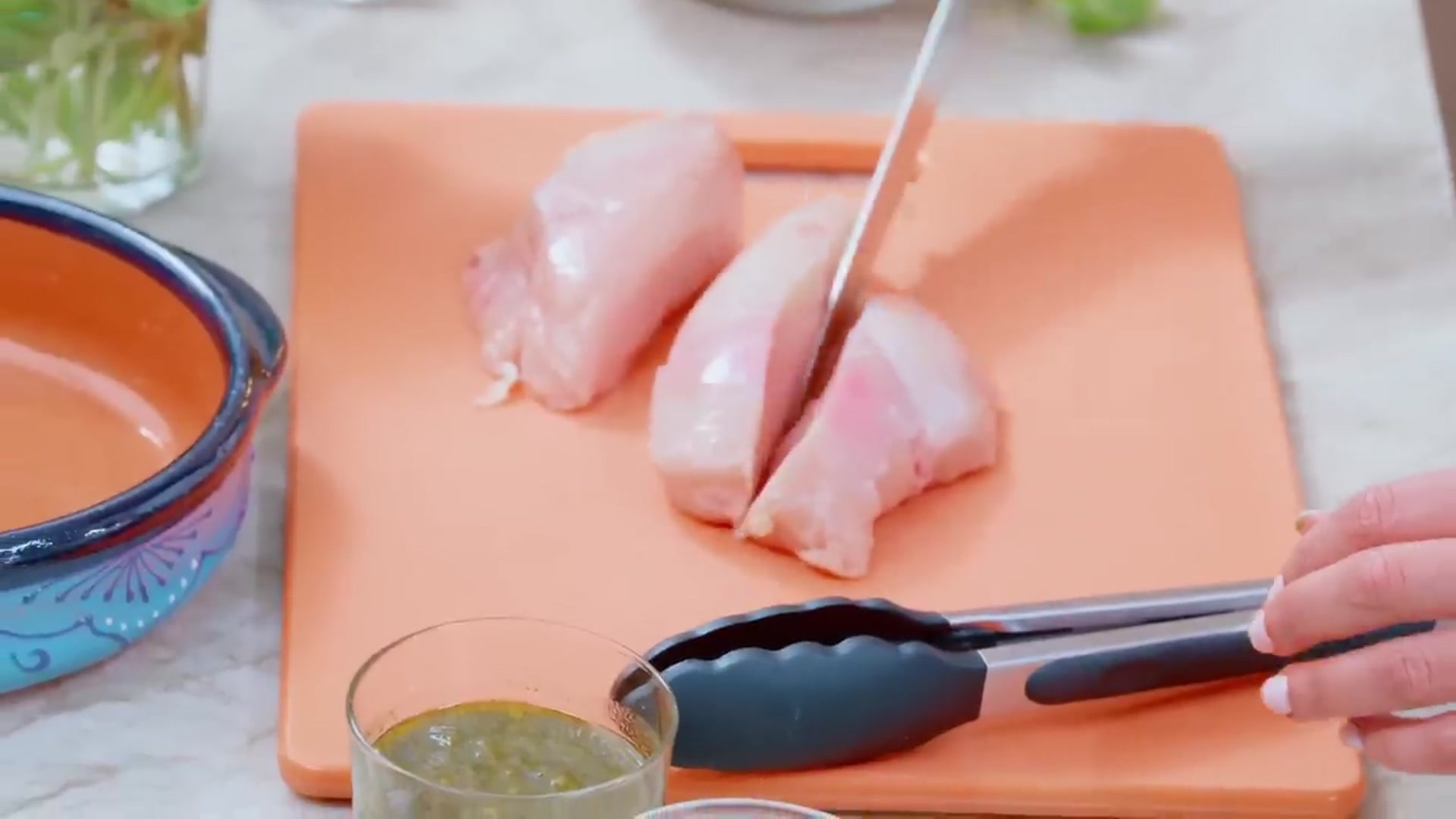 Video thumbnail for Creamy Chicken Pesto Pasta ready in 15 minutes! (Pesto Pasta Recipe) (720p 24fps)