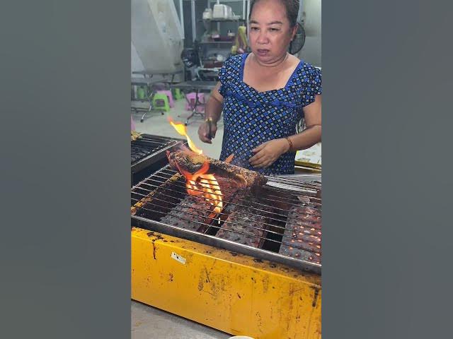 Video thumbnail for Grilled Bone Marrow | Tủy Bò Nướng |  Street Food in Ho Thi Ky Market, Vietnam #streetfoodvietnam