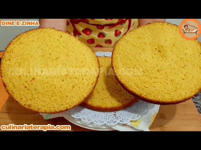 'Video thumbnail for Bolo de Cenoura Perfeito para Rechear e Decorar - Culinária Terapia por Dyne e Zinha'