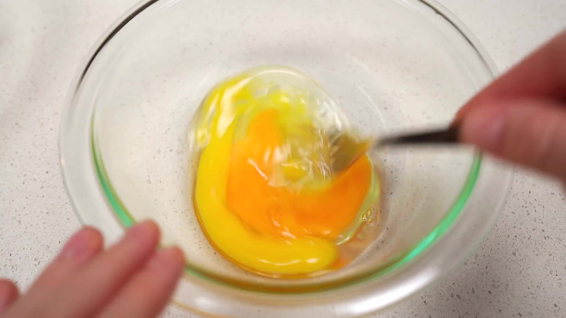 Video thumbnail for Nur 1 Banane und 2 Eier Rezept ! Keine Tricks  Einfaches Frühstücksrezept (1080p 30fps)