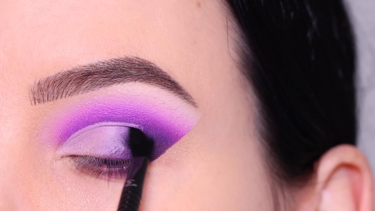 Video thumbnail for Step-by-Step Purple Cut Crease Makeup Look Tutorial