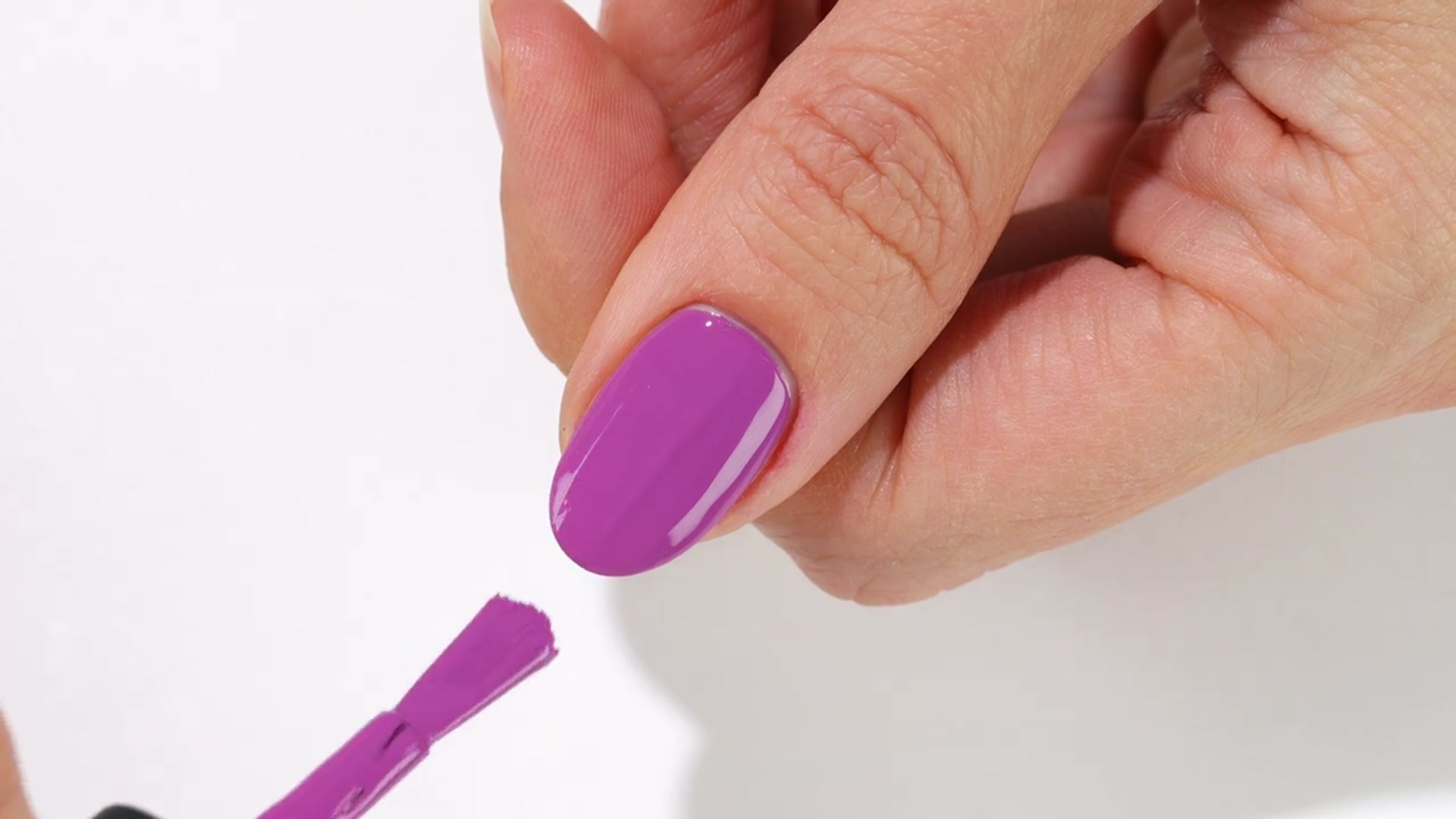 Video thumbnail for Safiya x Holo Taco Nail Polish Swatches and Review (720p 24fps)