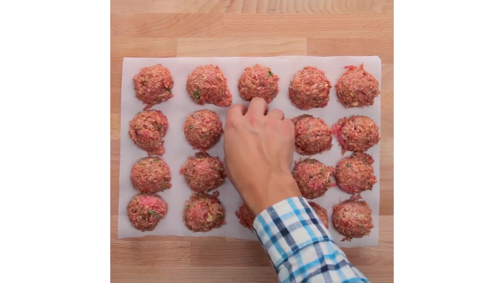 Video thumbnail for 1.5 Amazing Meatball Recipes (1080p 24fps)