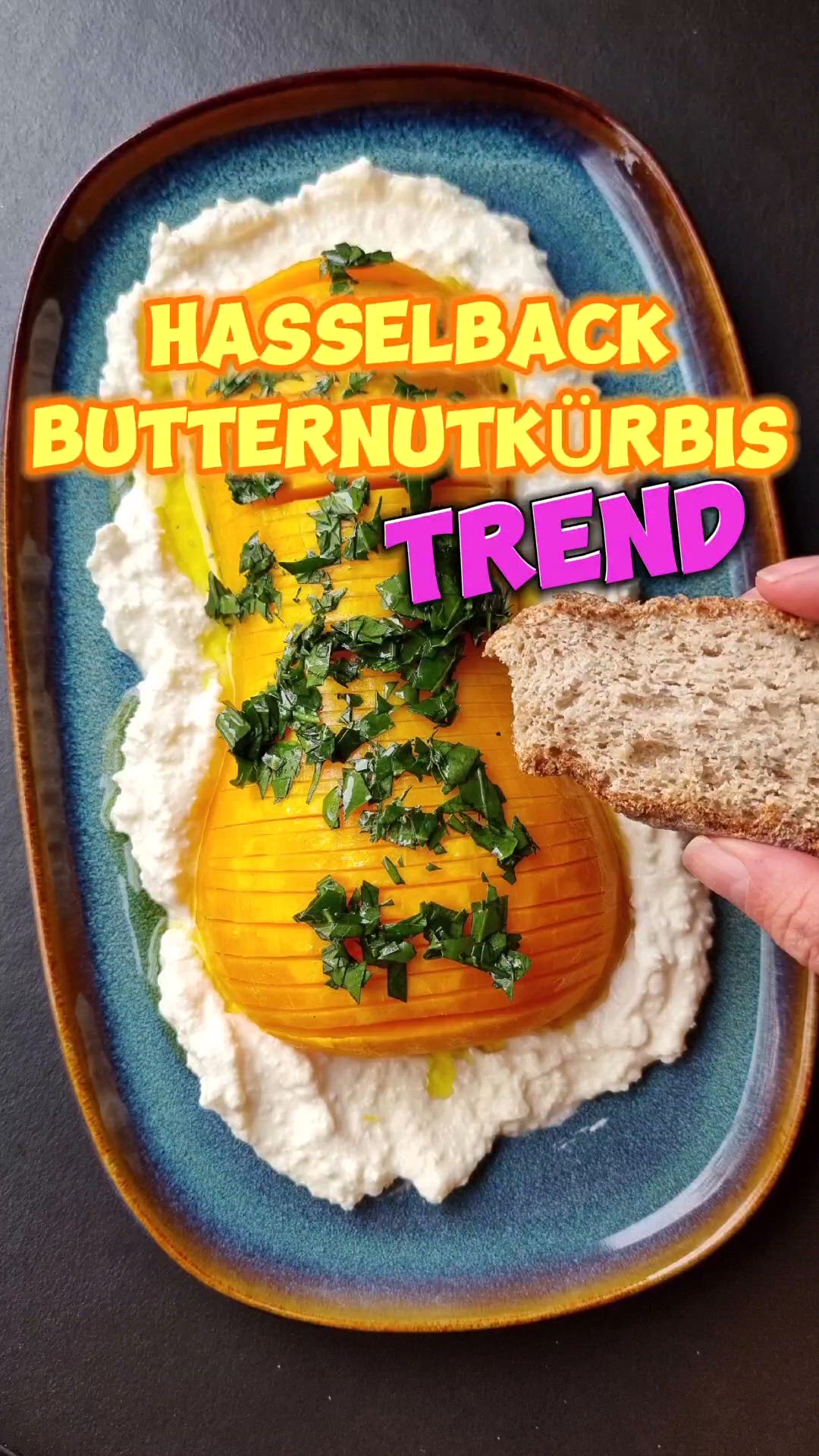 Video thumbnail for Hasselback Butternut Kürbis aus dem Ofen
