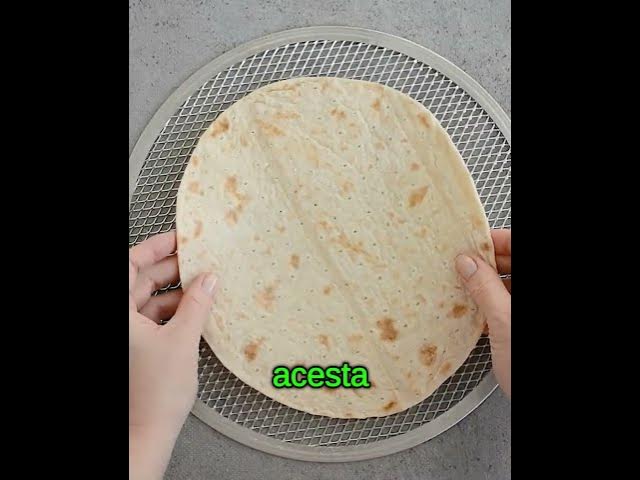 'Video thumbnail for 🍕 Pizza RAPIDĂ pe lipie libaneză #bucatearomate #retetesimple #pizza'