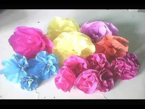 'Video thumbnail for Como fazer Flor com papel crepom'
