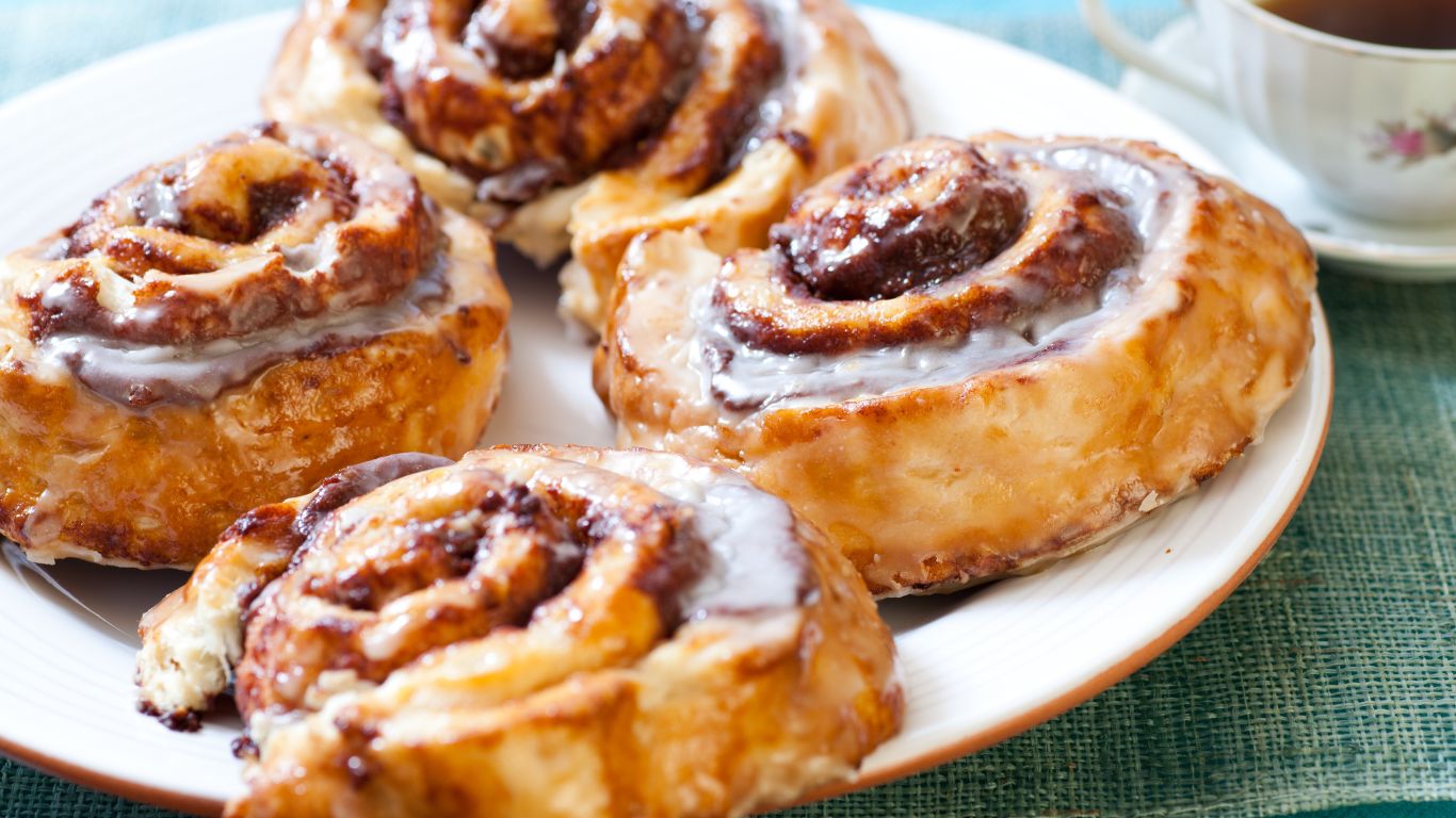 'Video thumbnail for Easy Recipe for Cinnamon Rolls'