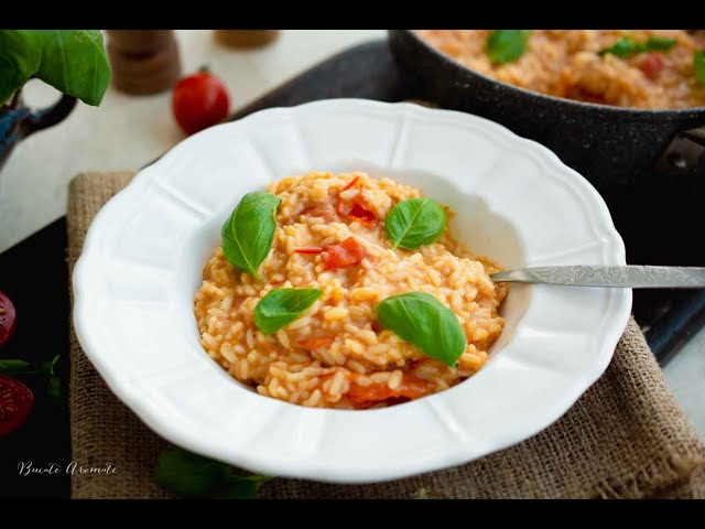 Video thumbnail for Risotto cremos cu ROȘII cherry și mozzarella - rețeta italiană ușoară și rapidă